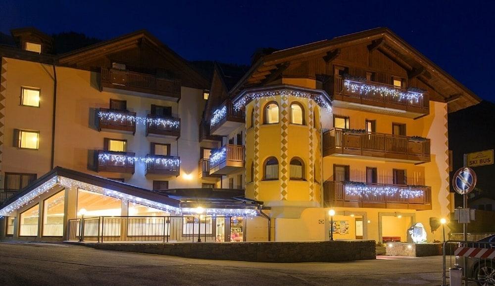 Gaia Residence Hotel Mezzana  Exteriér fotografie